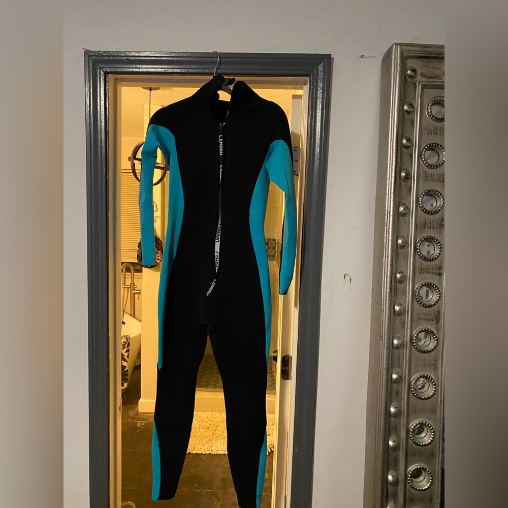 Lansru wetsuit black and teal blue  never been worn two small